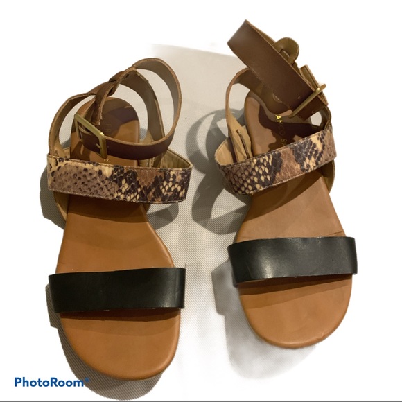 Sandals - Picture 2 of 4